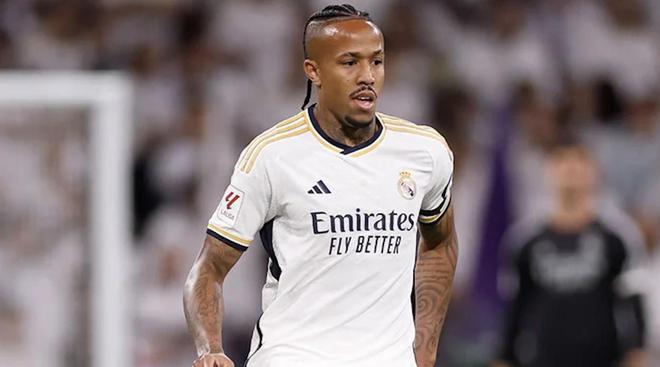 和后防线的 和后防线的